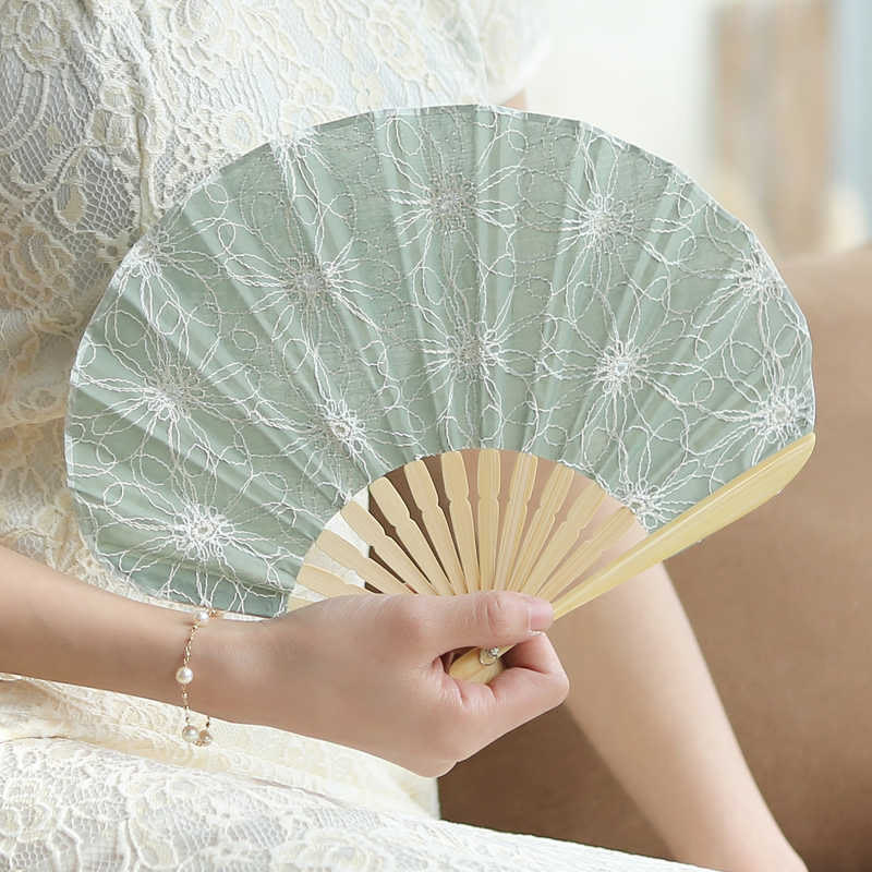 Handfächer Hochzeit Blütenstickerei Quasten Muschelform