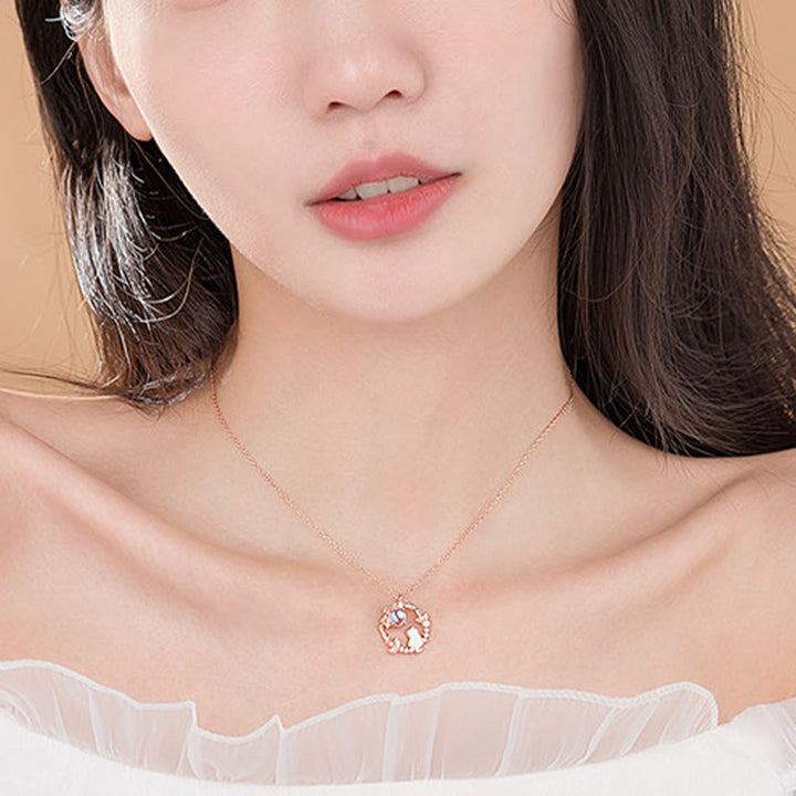 Halskette Roségold Blume Anhänger getragen Segen Energie elegant Schmuck