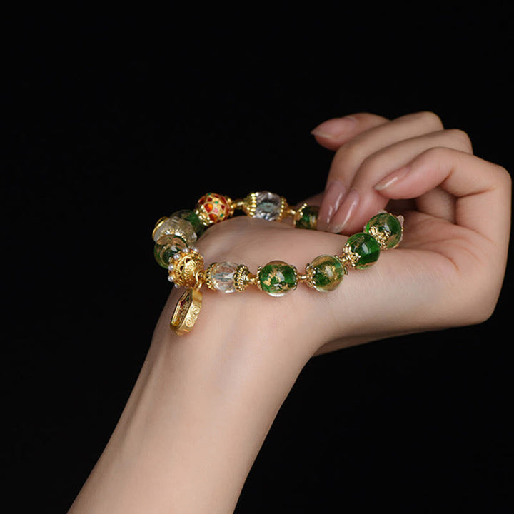 Grünes Glasperlen Armband 925 Silber Kupfer am Handgelenk getragen elegant