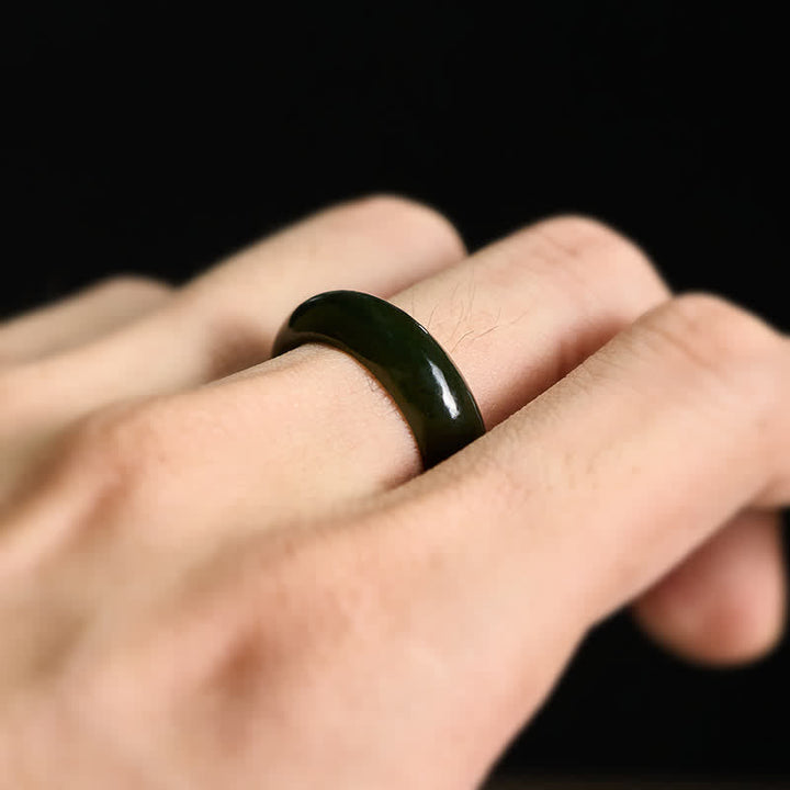 Ring Grüne Jade – Heilung getragen Finger grüner Stein Energie