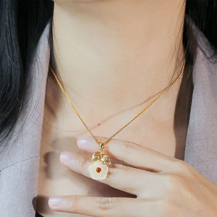 Hetian Jade Anhänger Kette mit Blume goldfarbig Glück Symbol
