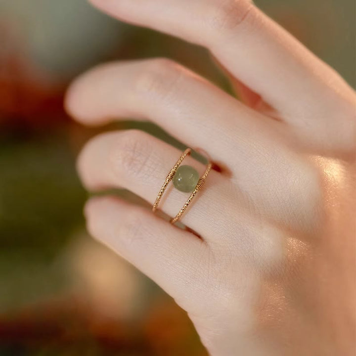 Jade Ring aus Kupfer mit grünem Stein getragen Feng Shui Glück Schutz