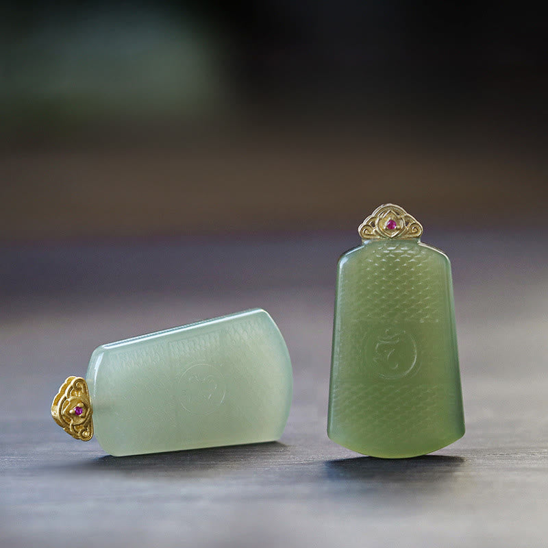Hetian Jade Kette mit Om Symbol Gold-Fassung grüne Naturstein Anhänger