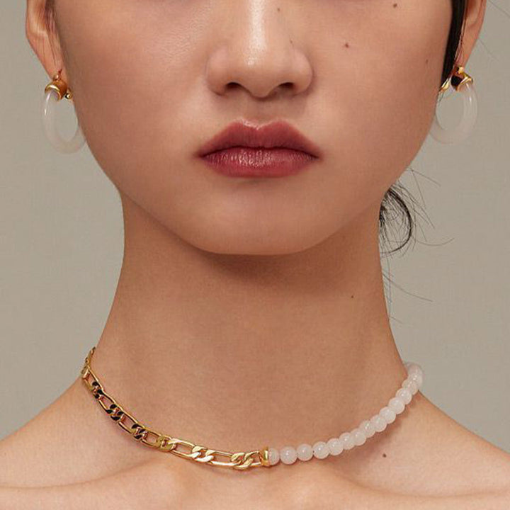 Ohrringe Weißer Jade Wohlstand getragen Modell Boho Schmuck Creolen Gold