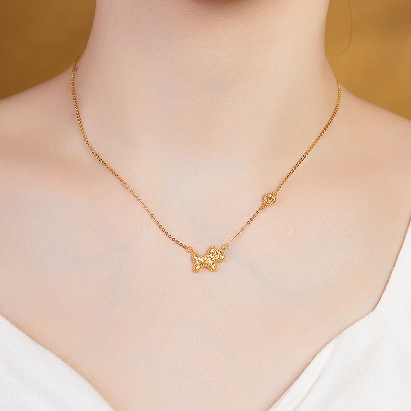 Goldene Anhänger Kette mit Pferd Design Chinesischer Zodiak getragen