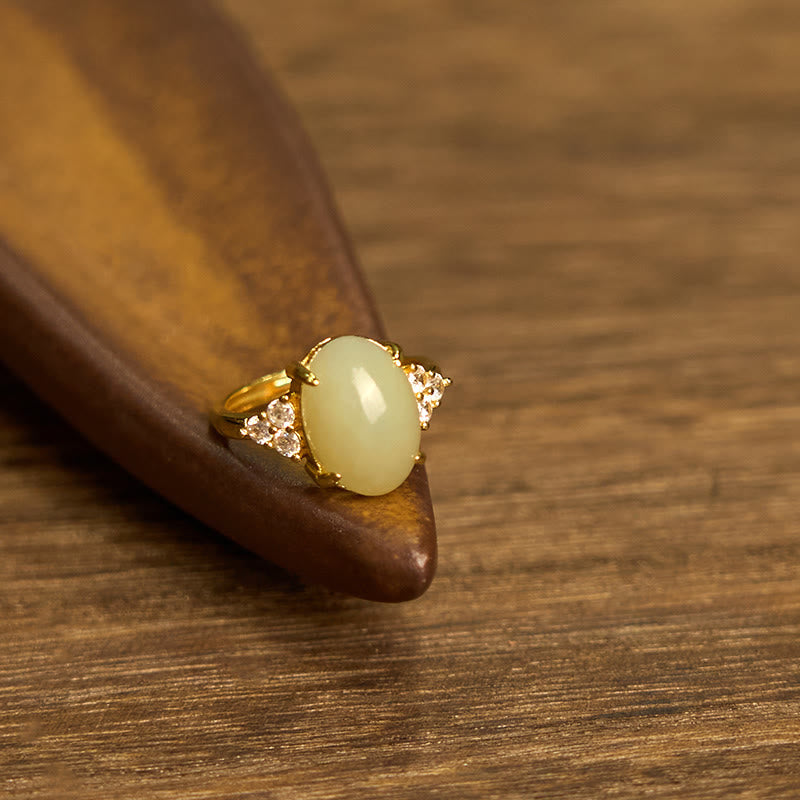 Ring Hetian Jade Ei Gelbgold Diamanten edler Schmuck elegant