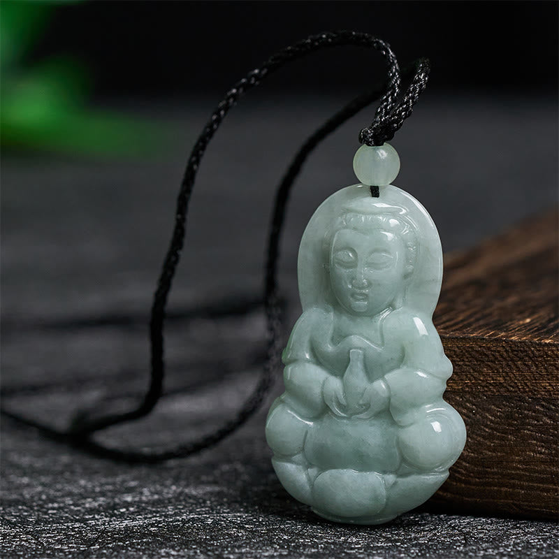 Grüne Jade Kwan Yin Anhänger an schwarzer Kette Harmonie