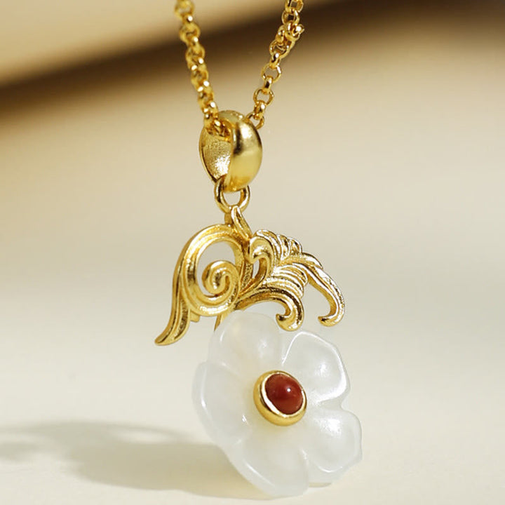 Hetian Jade Blume Anhänger Kette mit goldenem Verschluss Glück