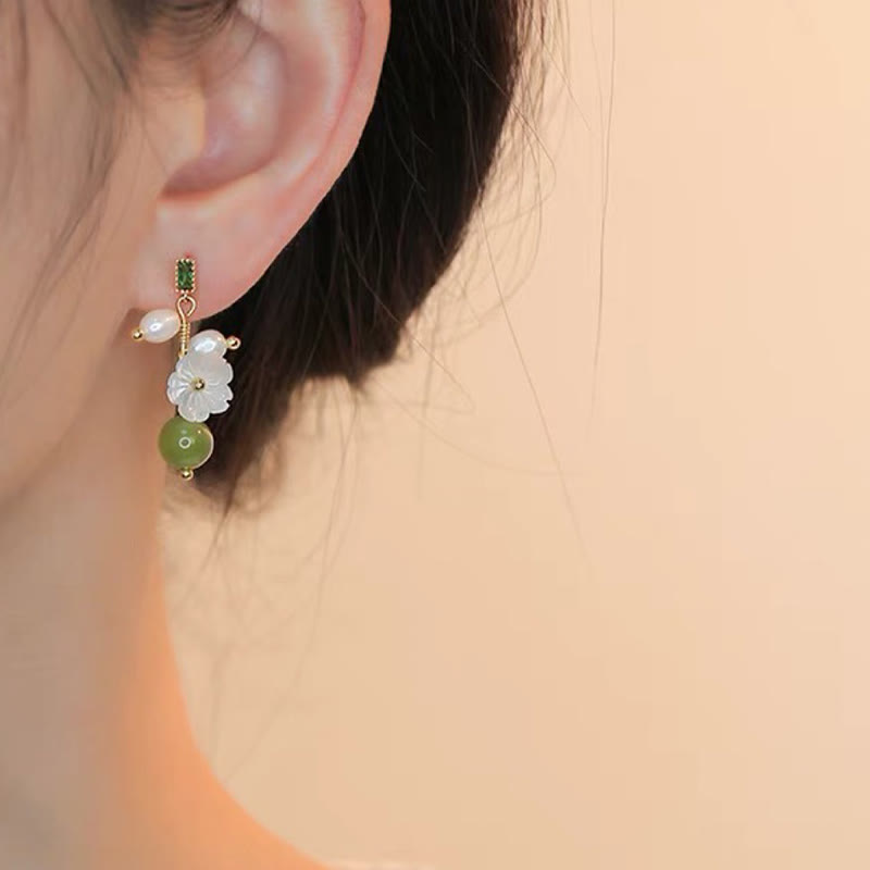 Ohrringe Hetian Jade Perle Blume getragen Boho Schmuck spirituell Ohrhänger