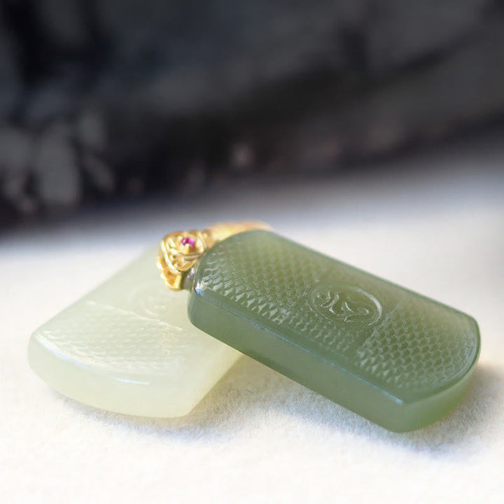 Kette Hetian Jade Om Symbol Anhänger grüner Naturstein Wohlstand