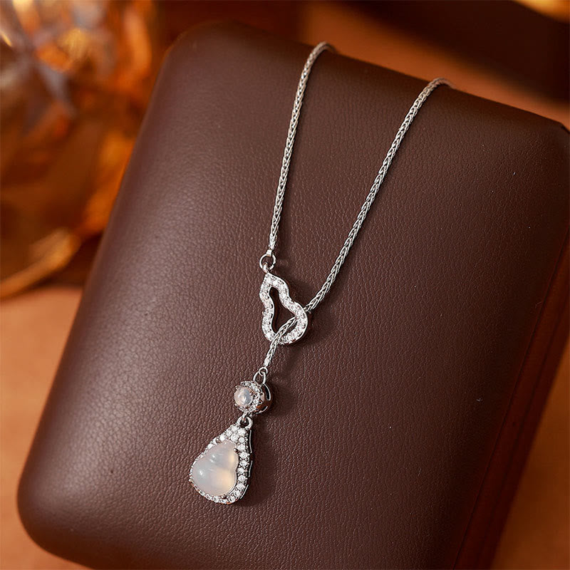 Kette Chalcedon Doppelkürbis Kupfer Anhänger Naturstein elegant getragen