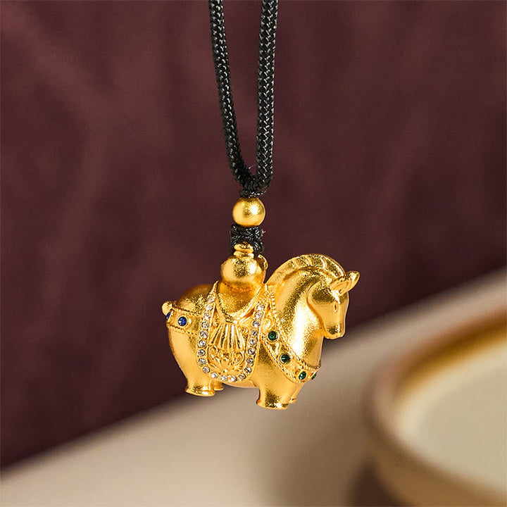 Kette Vergoldetes Messing Pferd Anhänger mit Goldperlen am Hals