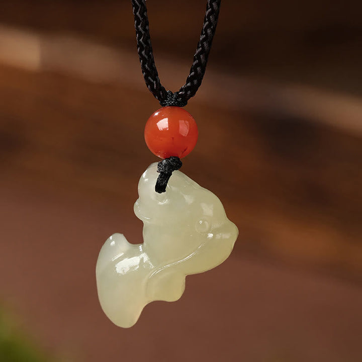 Jade Pferd Anhänger schwarze Kette roter Achat Wohlstand
