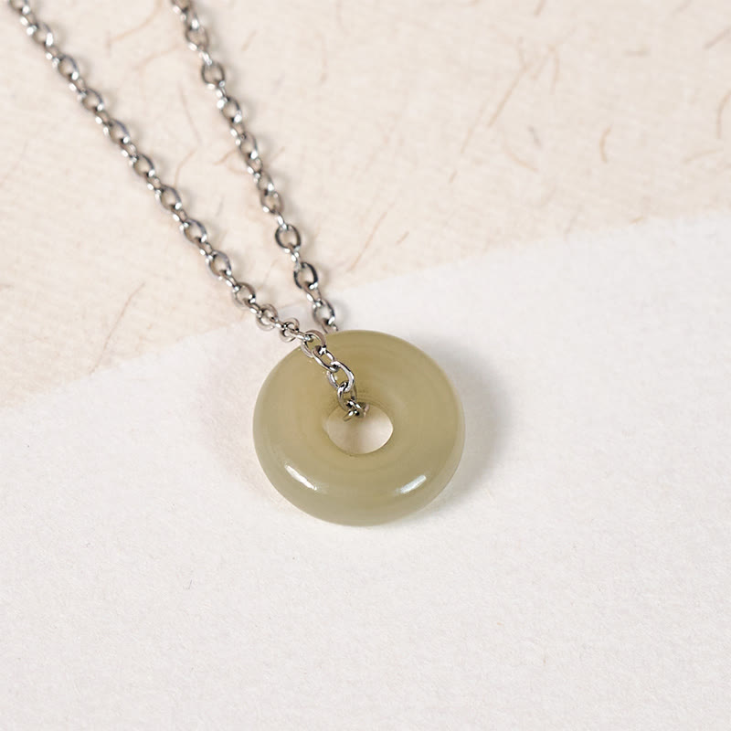 Grüne Jade Buddha Kette mit Naturstein Anhänger Frieden Schließe