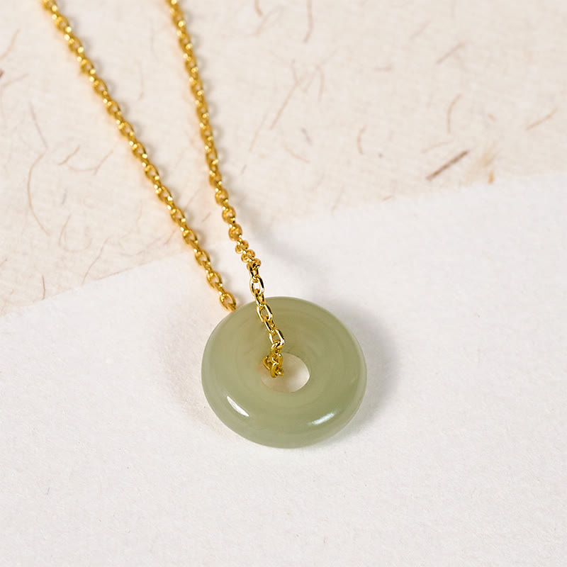 Grüne Jade Kette Buddha Anhänger mit Goldfassung Naturstein Schließe