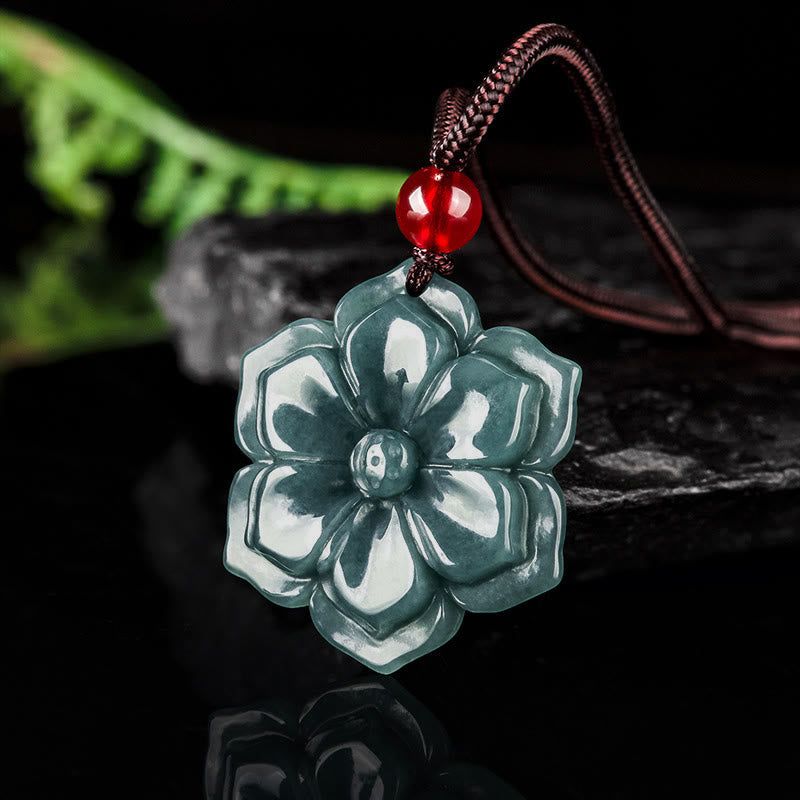 Kette Jade Pfirsichblüte Wohlstand grüner Blüten Anhänger mit roten Perlen