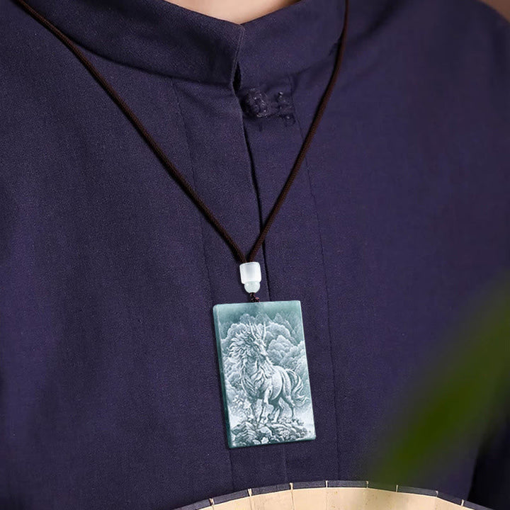 Jade Kette Pferd Gravur chinesischer Zodiak am Hals getragen