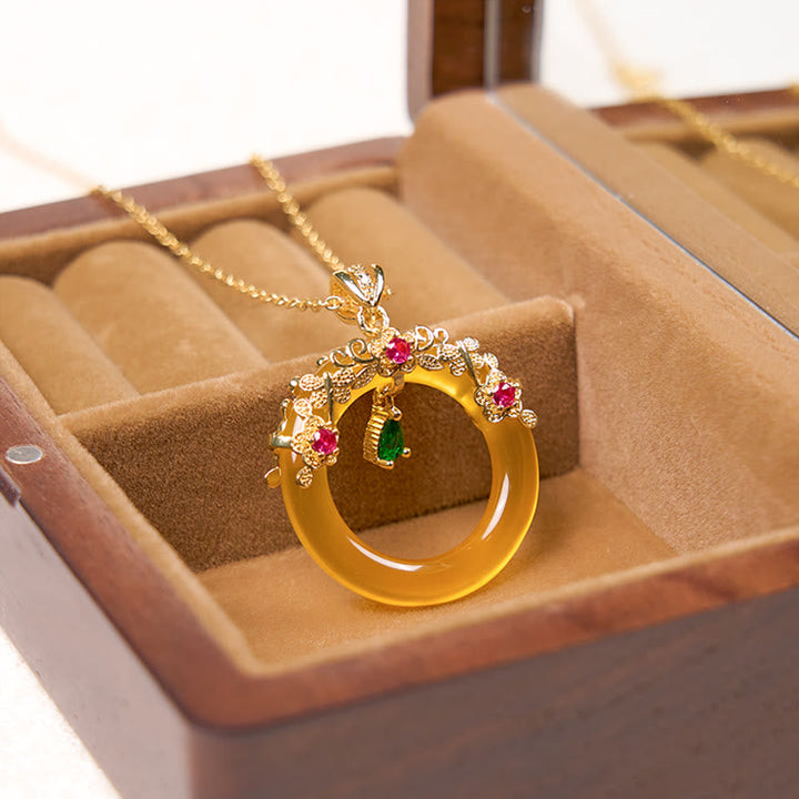 Elegante Kette mit gelbem Naturstein Anhänger in Schmuckbox