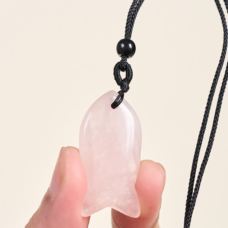 Kette Rosenquarz Anhänger Erfolg Naturstein schwarze Kordel Hand