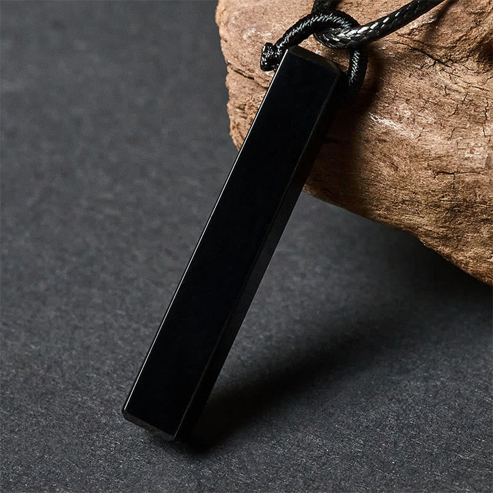 Schwarze Obsidian Kette Anhänger Transformation Naturstein auf Holz