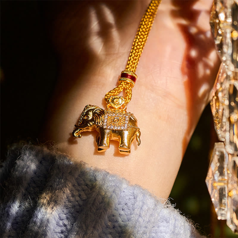 Kette Vergoldetes Messing Elefant Anhänger Stärke Symbol am Hals getragen