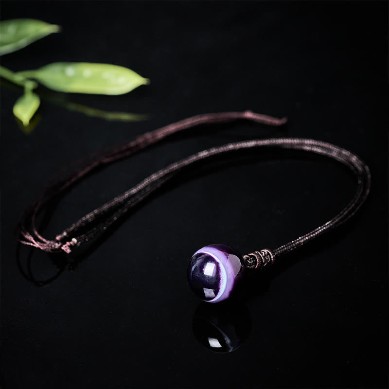 Amethyst Kette Anhänger lila Naturstein am schwarzen Textilband getragen