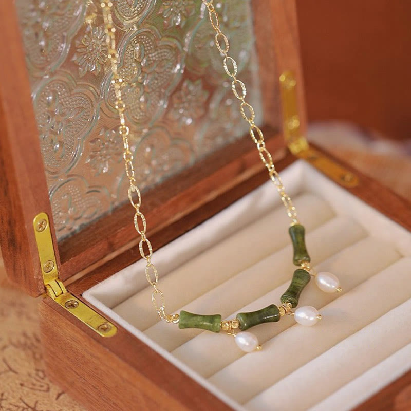 Jadekette mit grünen Bambus Perlen und weißen Perlen Wohlstand
