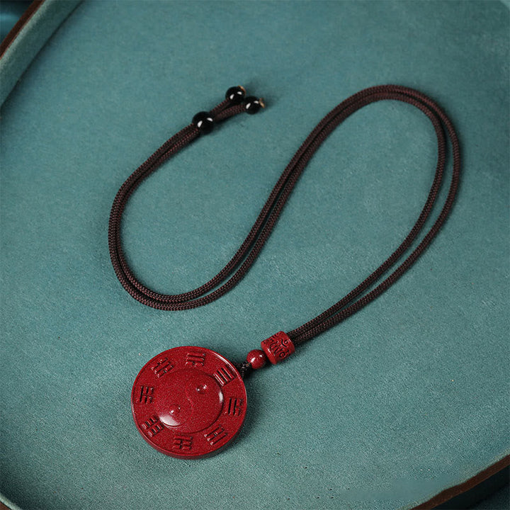 Rote Zinnober Kette mit rundem Yin Yang Bagua Anhänger Segen