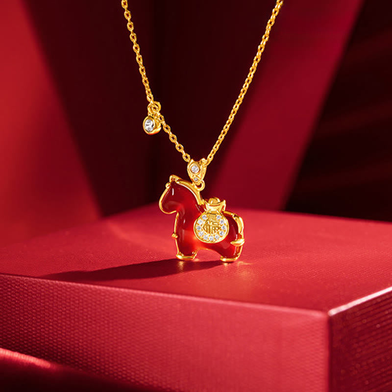 Goldkette Pferd Anhänger rote Seide Schmuck Naturstein elegante Halskette