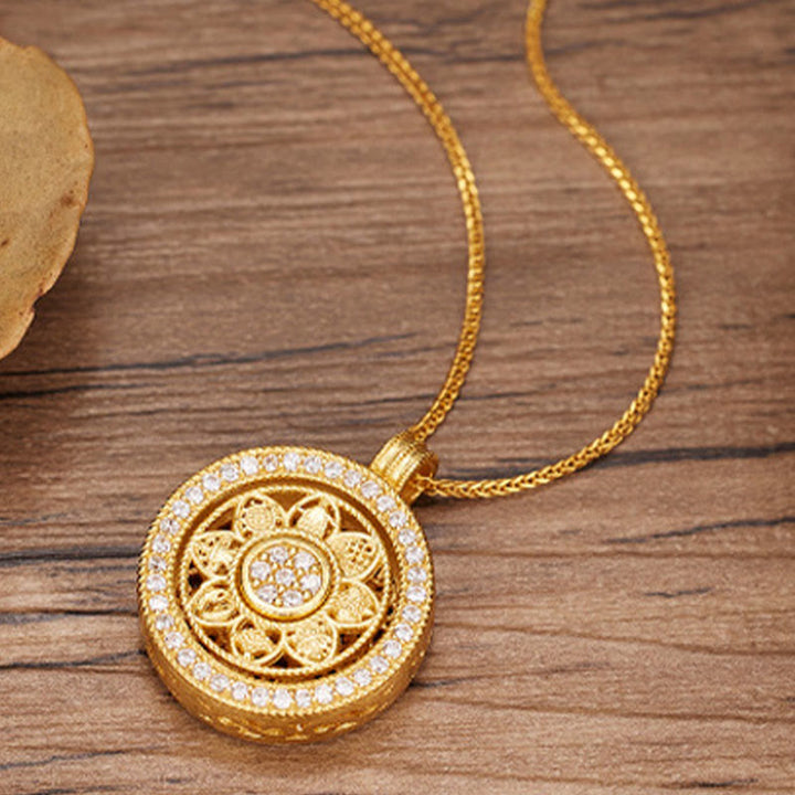 Goldene Kette mit Luo Pan Anhänger Acht Schätze Diamanten – Segen Feng Shui