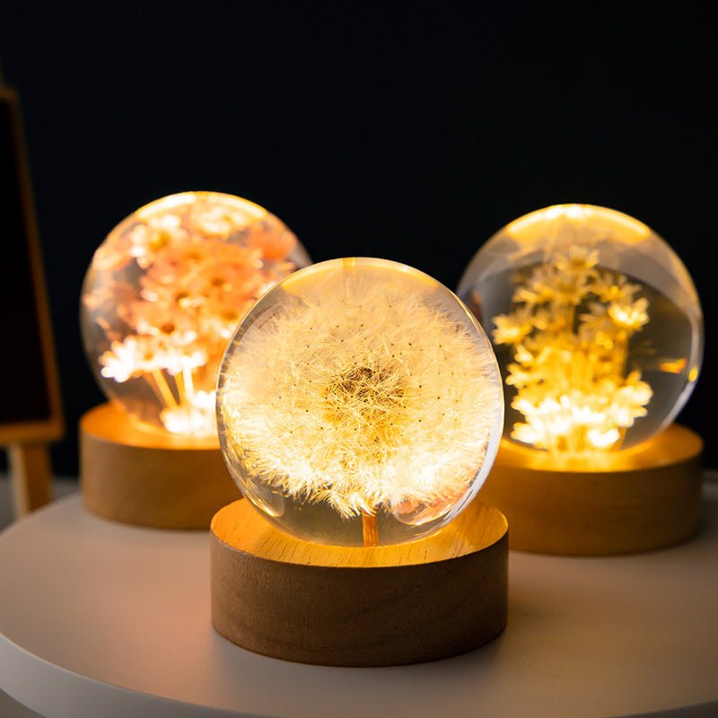 Kristallkugel Blumen Holzsockel Licht