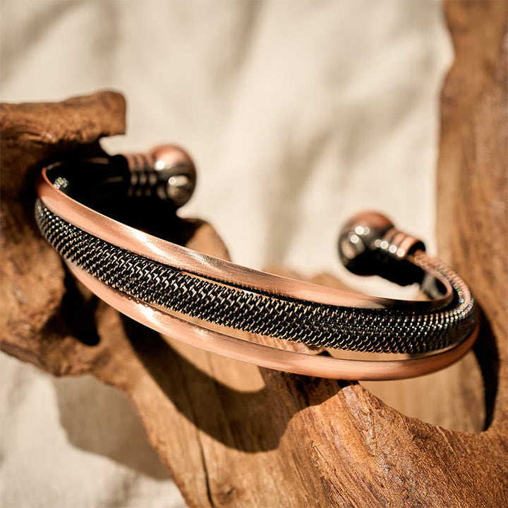 Armband Kupfer Blume Glück Balance Energie auf Holz präsentiert Detailansicht