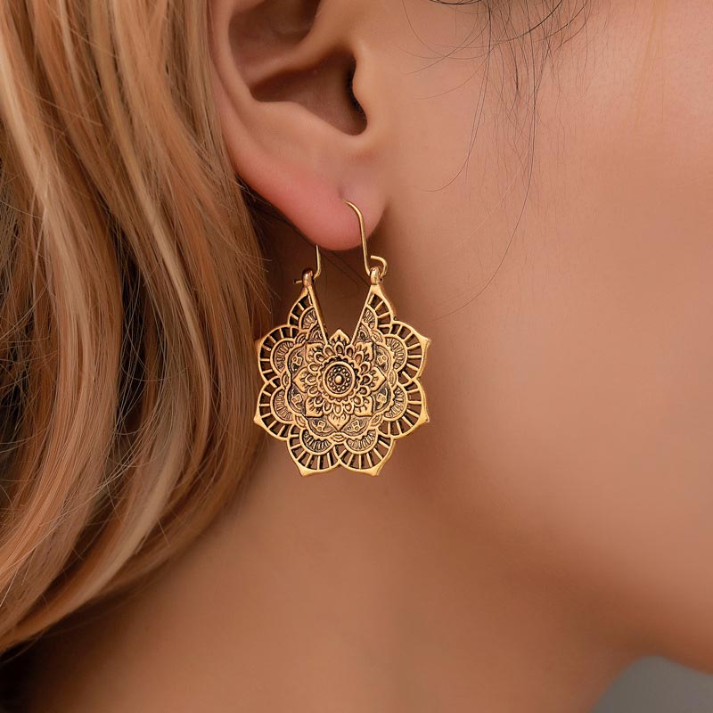 Ohrringe Kupfer Lotus Tibetisches Design getragen Boho Schmuck spirituell