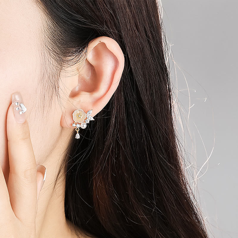 Ohrringe Kupfer Weiße Rose Zirkonia getragen Boho Schmuck zart elegant