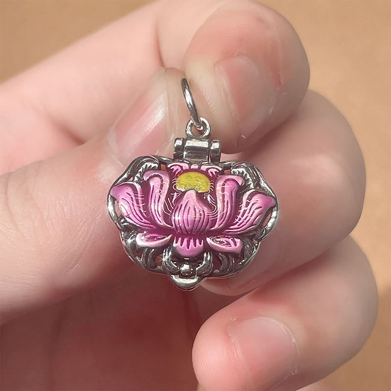Lotus Anhänger silberfarbig mit Emaille in Lila und Gold Glück