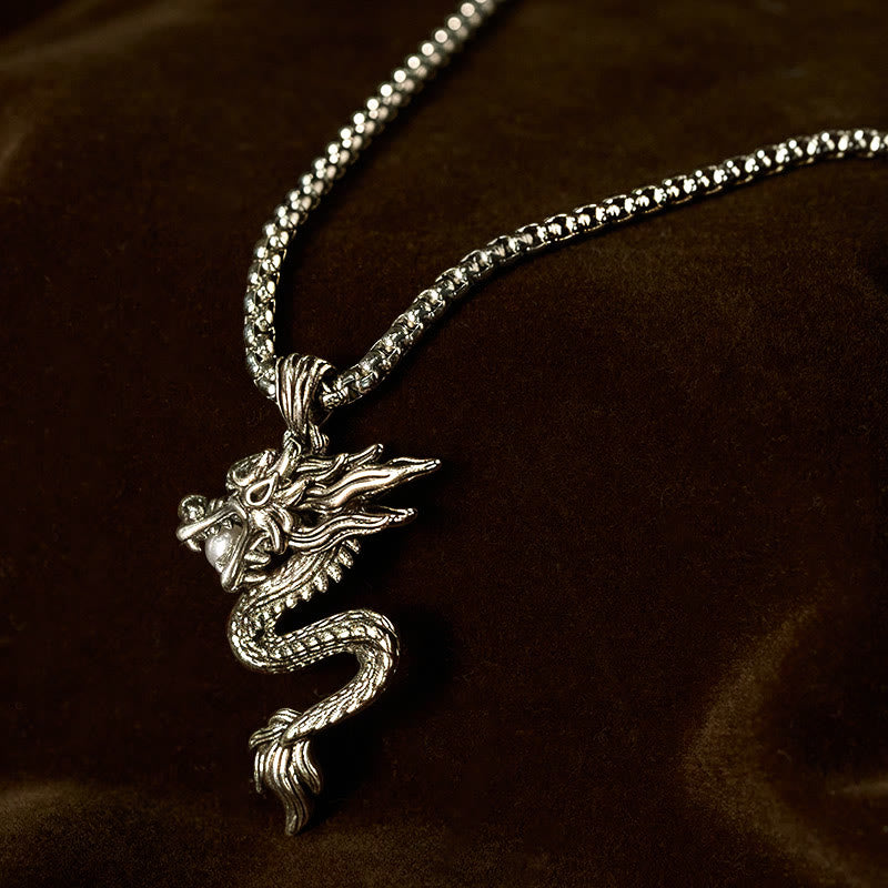 Silberner Drachen Anhänger Kupfer Kette mit glänzenden Perlen Glück