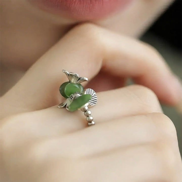 Grüner Jade Ring Kupfer Blumenmuster Glück Schutz getragen