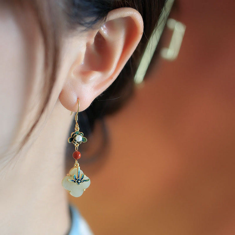 Ohrringe Jade Kleeblatt Kupfer getragen Boho Schmuck spirituell Glück Fülle