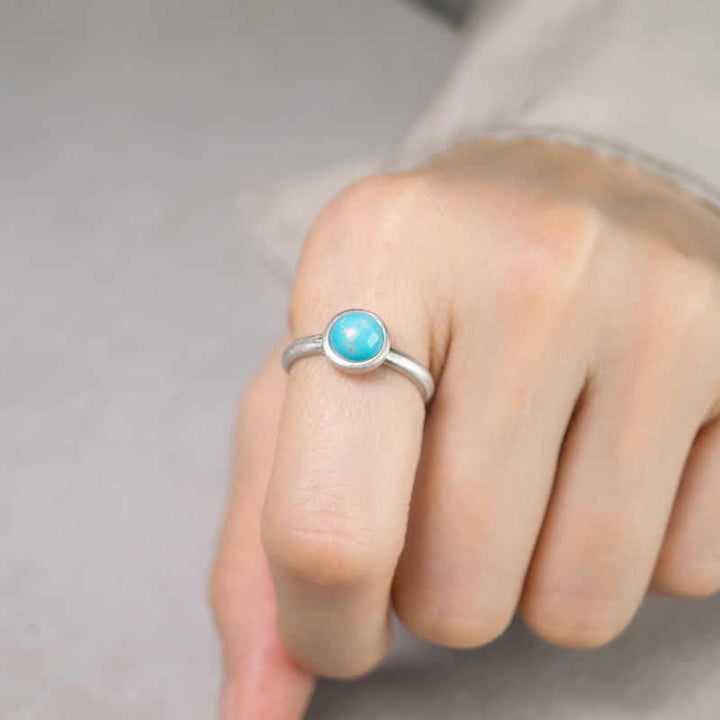 Ring 925 Silber Lapislazuli Türkis Balance Chakra Heilstein getragen Frauenhand