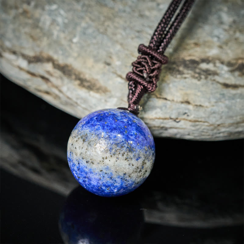 Lapislazuli Balance Kette Anhänger blau Naturstein Makramé getragen