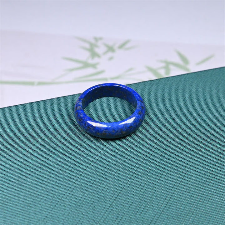Lapislazuli Ring in tiefem Blau poliert wertvoller Schmuck elegante Ausführung