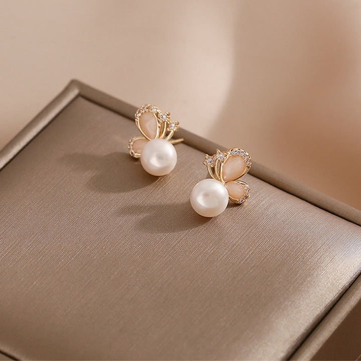 Ohrringe Perle Schmetterling gold zart elegant Schmuck spirituell Ohrstecker