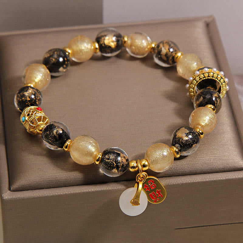 Armband Liuli – Wohlstand & Frieden mit goldenen Glasperlen und Jade-Anhänger