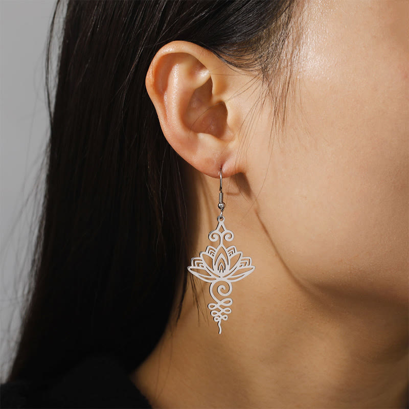 Lotus Ohrringe Edelstahl Silber getragen Boho Schmuck spirituell Ohrhänger