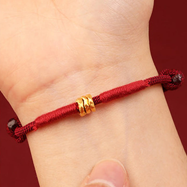 Armband 999 Gold Geflochten Rot Glück getragen am Handgelenk Schutz