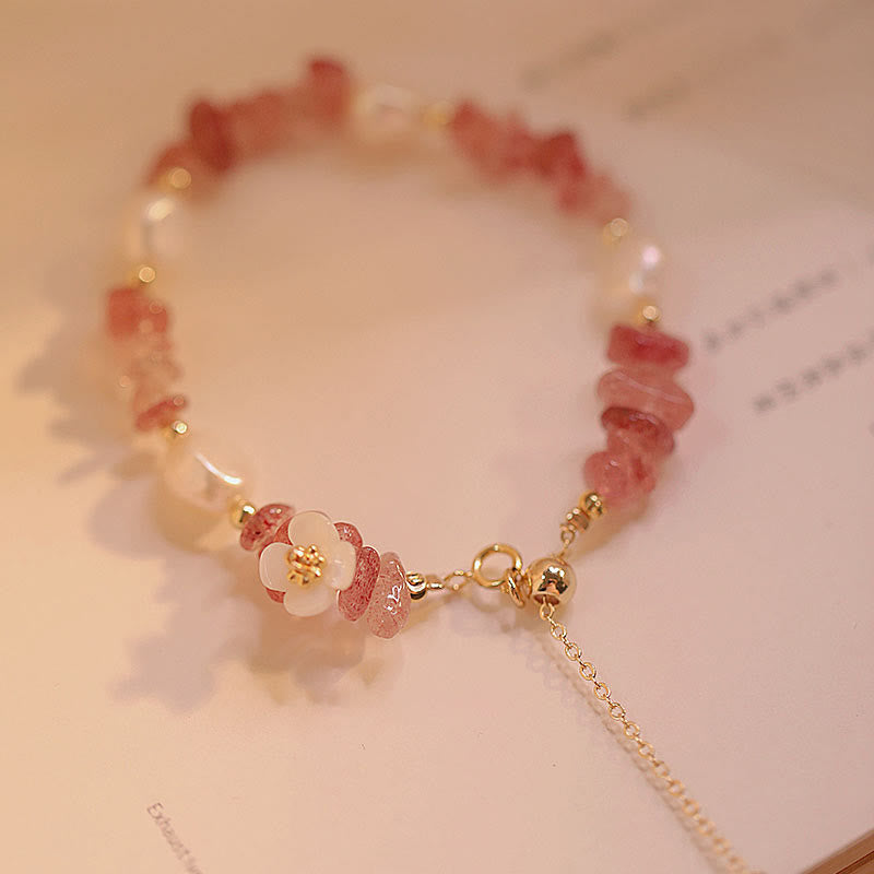 Armband Erdbeerquarz Perle Blume – Heilung sanfte rosa Edelsteine zarte Eleganz