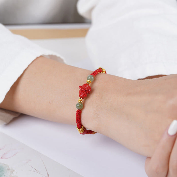 Armband Zinnober Hetian-Jade Rotes Band Pixiu am Handgelenk getragen Glück