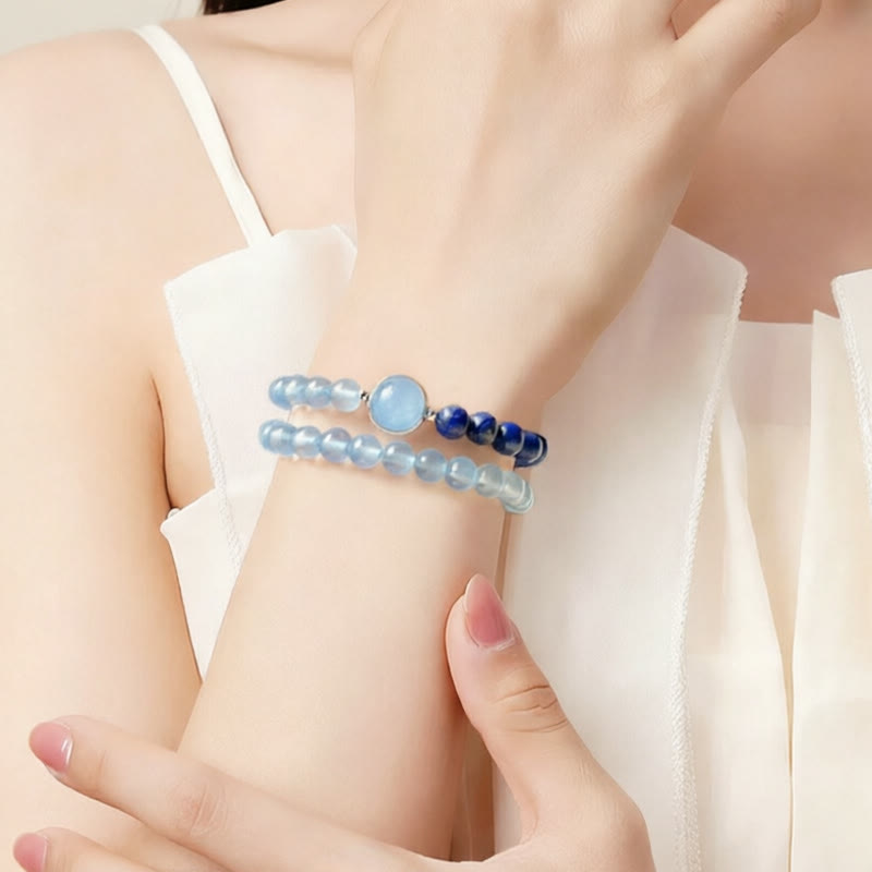 Armband Lapislazuli Aquamarin – Heilung am Handgelenk getragen sanfte blaue Perlen