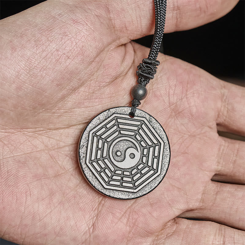 Silberner Yin Yang Bagua Anhänger an schwarzer Kette Schutzschmuck