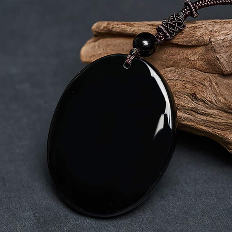 Schwarzer Obsidian Wolf Kette Anhänger Naturstein auf Holzstamm